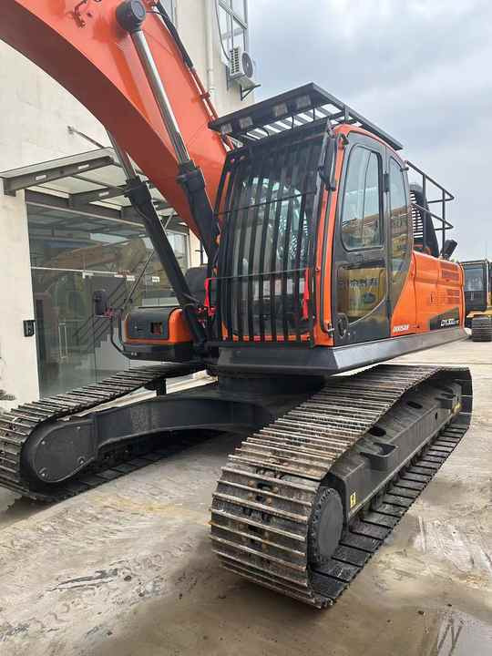 Used Digger DOOSAN DX300 Construction Machinery Construction Digger Used DOOSAN DX300 Cheap Excavator - حفار زحاف: صورة 3 Used Digger DOOSAN DX300 Construction Machinery Construction Digger Used DOOSAN DX300 Cheap Excavator - حفار زحاف: صورة 3