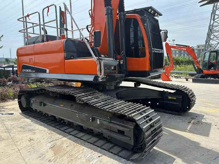 Used Digger DOOSAN DX300 Construction Machinery Construction Digger Used DOOSAN DX300 Cheap Excavator - حفار زحاف: صورة 3 Used Digger DOOSAN DX300 Construction Machinery Construction Digger Used DOOSAN DX300 Cheap Excavator - حفار زحاف: صورة 3
