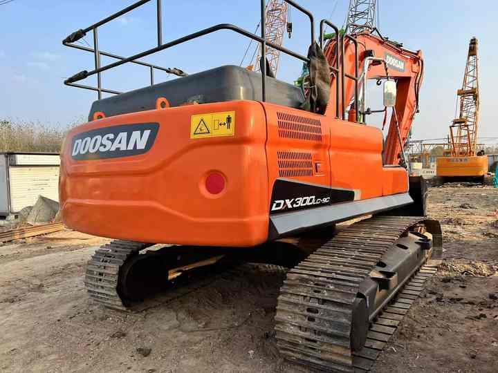 Used Digger DOOSAN DX300 Construction Machinery Construction Digger Used DOOSAN DX300 Cheap Excavator - حفار زحاف: صورة 3 Used Digger DOOSAN DX300 Construction Machinery Construction Digger Used DOOSAN DX300 Cheap Excavator - حفار زحاف: صورة 3