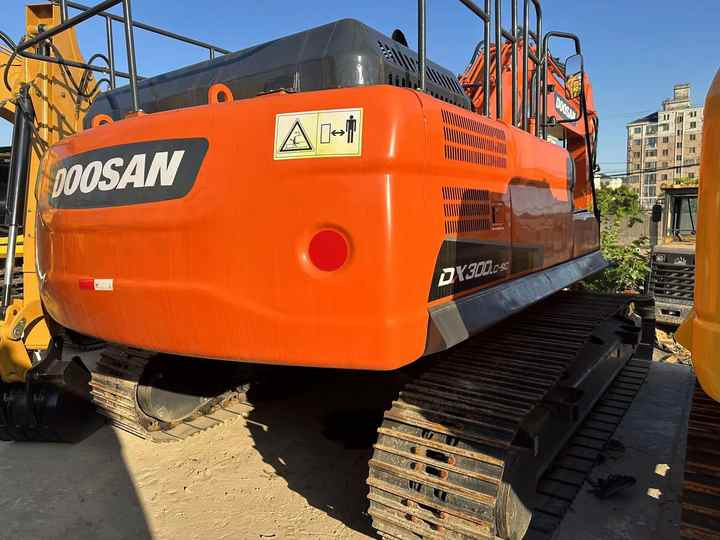 Used Digger DOOSAN DX300 Construction Machinery Construction Digger Used DOOSAN DX300 Cheap Excavator - حفار زحاف: صورة 4 Used Digger DOOSAN DX300 Construction Machinery Construction Digger Used DOOSAN DX300 Cheap Excavator - حفار زحاف: صورة 4