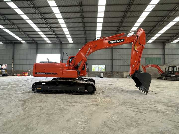 Used Digger Doosan DX225LC-9T Construction Machinery Construction Digger Used Doosan DX225LC-9T Cheap Excavator - حفار زحاف: صورة 4 Used Digger Doosan DX225LC-9T Construction Machinery Construction Digger Used Doosan DX225LC-9T Cheap Excavator - حفار زحاف: صورة 4