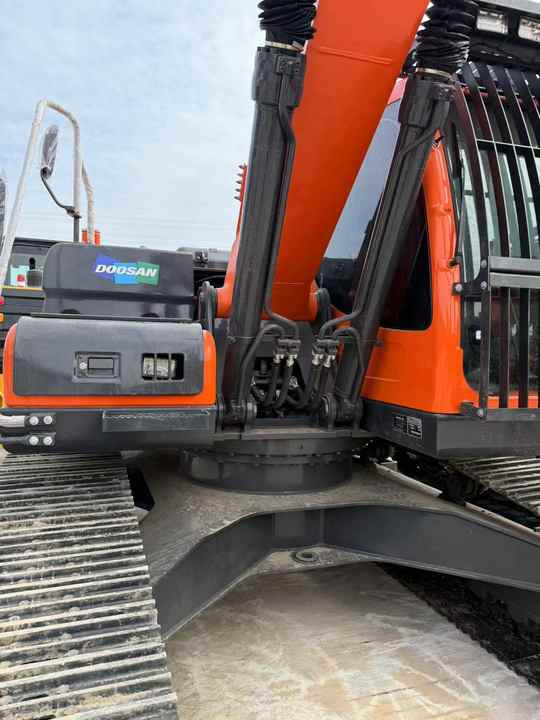 Used Digger Doosan DX225LC-9T Construction Machinery Construction Digger Used Doosan DX225LC-9T Cheap Excavator - حفار زحاف: صورة 4 Used Digger Doosan DX225LC-9T Construction Machinery Construction Digger Used Doosan DX225LC-9T Cheap Excavator - حفار زحاف: صورة 4