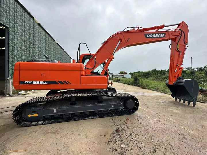 Used Excavator Doosan DX225LC-9 Excavators Mini Equipment Earth Moving Machinery Doosan Digger Excavator for Sale - حفارة: صورة 4 Used Excavator Doosan DX225LC-9 Excavators Mini Equipment Earth Moving Machinery Doosan Digger Excavator for Sale - حفارة: صورة 4