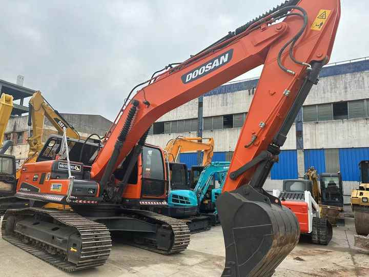 Used Excavator Doosan DX225LC-9 Excavators Mini Equipment Earth Moving Machinery Doosan Digger Excavator for Sale - حفار زحاف: صورة 2 Used Excavator Doosan DX225LC-9 Excavators Mini Equipment Earth Moving Machinery Doosan Digger Excavator for Sale - حفار زحاف: صورة 2