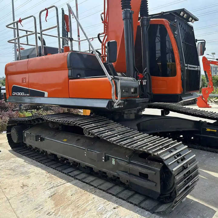 Used Excavator Doosan DX300 Excavators Mini Equipment Earth Moving Machinery Doosan Digger Excavator for Sale - حفارة: صورة 1 Used Excavator Doosan DX300 Excavators Mini Equipment Earth Moving Machinery Doosan Digger Excavator for Sale - حفارة: صورة 1