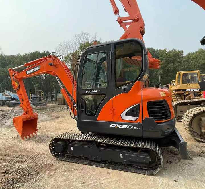 Used Excavator Doosan DX60-9 Excavators Mini Equipment Earth Moving Machinery Doosan Digger Excavator for Sale - حفارة: صورة 1 Used Excavator Doosan DX60-9 Excavators Mini Equipment Earth Moving Machinery Doosan Digger Excavator for Sale - حفارة: صورة 1