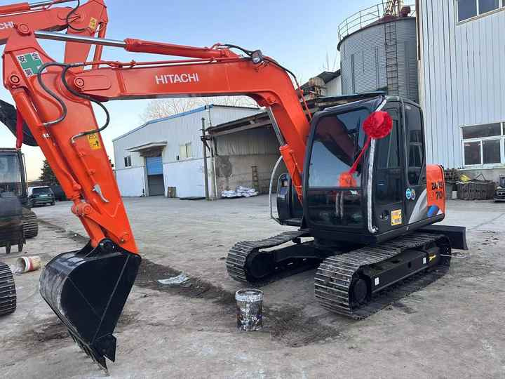 Used Excavator Good Quality Low Price Hitachi ZX70 Excavator in Good Condition for Sale - حفار زحاف: صورة 5 Used Excavator Good Quality Low Price Hitachi ZX70 Excavator in Good Condition for Sale - حفار زحاف: صورة 5