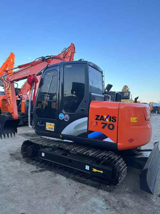Used Excavator Good Quality Low Price Hitachi ZX70 Excavator in Good Condition for Sale - حفار زحاف: صورة 2 Used Excavator Good Quality Low Price Hitachi ZX70 Excavator in Good Condition for Sale - حفار زحاف: صورة 2