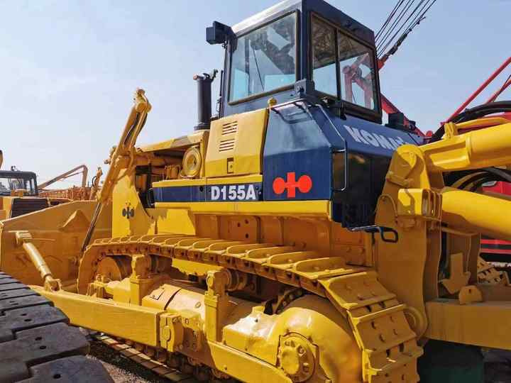 Used Heavy Construction Equipment KomatsuD155-2 Bulldozer Used Machine - جرافة: صورة 2 Used Heavy Construction Equipment KomatsuD155-2 Bulldozer Used Machine - جرافة: صورة 2