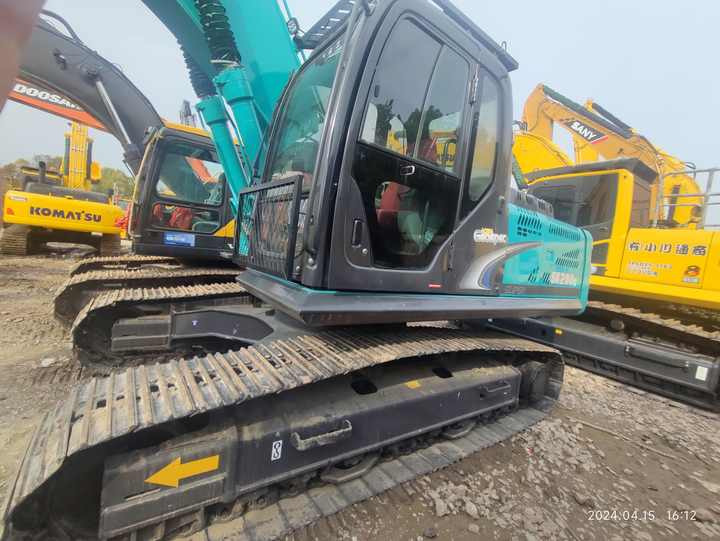 Used Japan Brand Kobelco SK260-8 Hydraulic Digger High Quality Kobelco Sk200 260 Crawler Excavator in Stock on Sale - حفار زحاف: صورة 2 Used Japan Brand Kobelco SK260-8 Hydraulic Digger High Quality Kobelco Sk200 260 Crawler Excavator in Stock on Sale - حفار زحاف: صورة 2