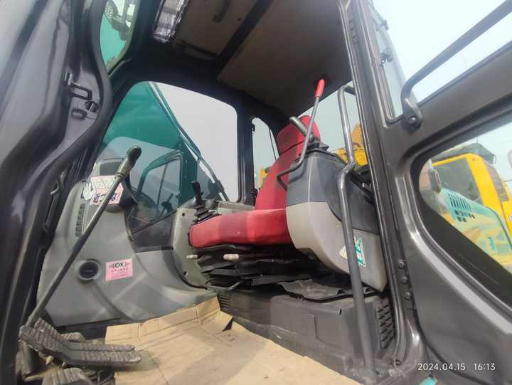 Used Japan Brand Kobelco SK260-8 Hydraulic Digger High Quality Kobelco Sk200 260 Crawler Excavator in Stock on Sale - حفار زحاف: صورة 4 Used Japan Brand Kobelco SK260-8 Hydraulic Digger High Quality Kobelco Sk200 260 Crawler Excavator in Stock on Sale - حفار زحاف: صورة 4