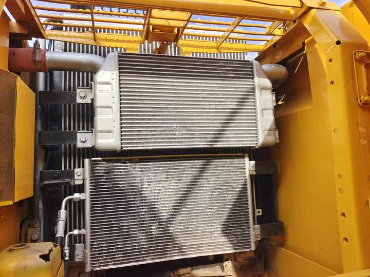 حفارة Used Koamtsu Pc200 Excavator for Sale  Original Japan Brand Koamstu Pc200-7 200-8 Pc220-8 Excavator for Sale [ Copy ] [ Copy ] [ Copy ] [ Copy ]: صورة 6