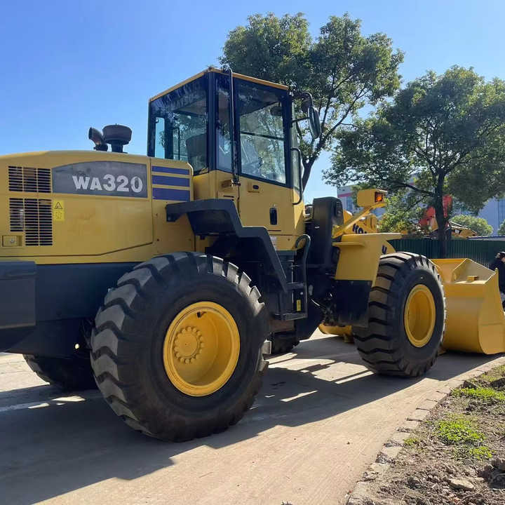 Used Komatsu WA320-5 Wheel Loader for Sale | Reliable Secondhand Construction Equipment with Export Support - اللودر بعجل: صورة 1 Used Komatsu WA320-5 Wheel Loader for Sale | Reliable Secondhand Construction Equipment with Export Support - اللودر بعجل: صورة 1