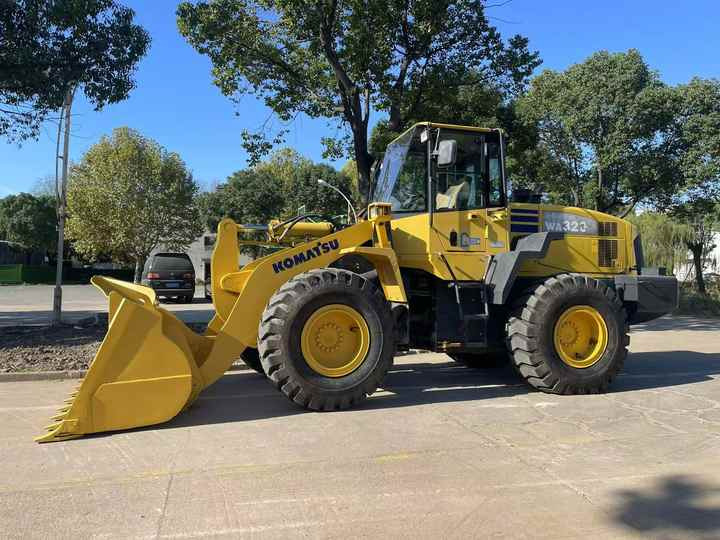 Used komatsu Wa320-5 Wheel Loader Second Hand Machine Popular Brand komatsu Hydraulic Machinery - اللودر بعجل: صورة 2 Used komatsu Wa320-5 Wheel Loader Second Hand Machine Popular Brand komatsu Hydraulic Machinery - اللودر بعجل: صورة 2