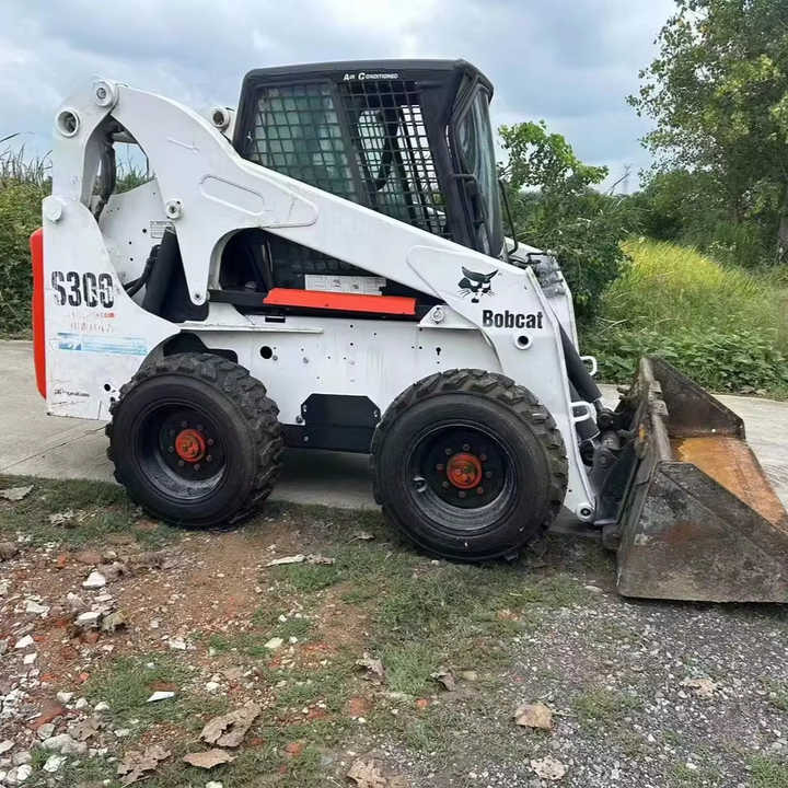 Very Good Machine Used Skid Wheel Loader Bobcat S300 for Sale - شيول صغير: صورة 1 Very Good Machine Used Skid Wheel Loader Bobcat S300 for Sale - شيول صغير: صورة 1