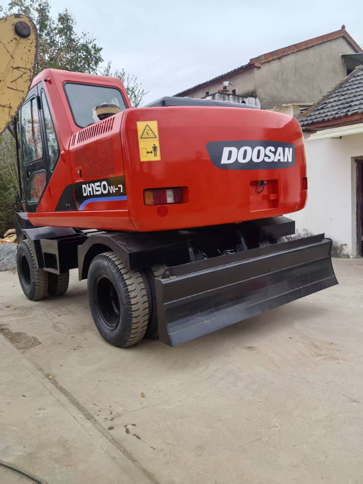 Doosan Used DH150W-7 wheeled excavator for sale at a low price. - حفارة دولاب: صورة 2 Doosan Used DH150W-7 wheeled excavator for sale at a low price. - حفارة دولاب: صورة 2