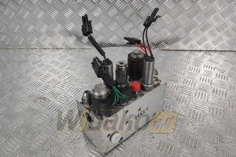 Case 198998A4 E-3 C-2 - صمام هيدروليكي - آلات البناء: صورة 1 Case 198998A4 E-3 C-2 - صمام هيدروليكي - آلات البناء: صورة 1