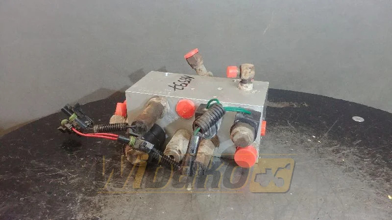 Case 198998A4 E-3 C-2 - صمام هيدروليكي - آلات البناء: صورة 2 Case 198998A4 E-3 C-2 - صمام هيدروليكي - آلات البناء: صورة 2