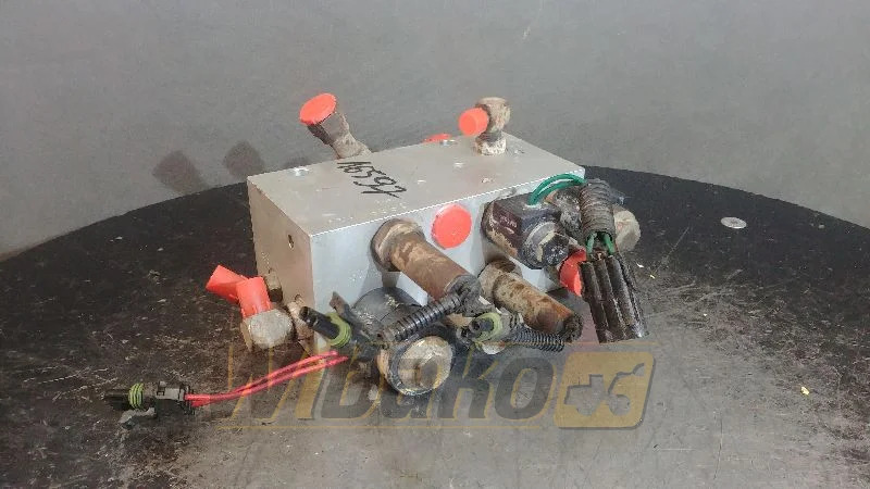 Case 198998A4 E-3 C-2 - صمام هيدروليكي - آلات البناء: صورة 1 Case 198998A4 E-3 C-2 - صمام هيدروليكي - آلات البناء: صورة 1