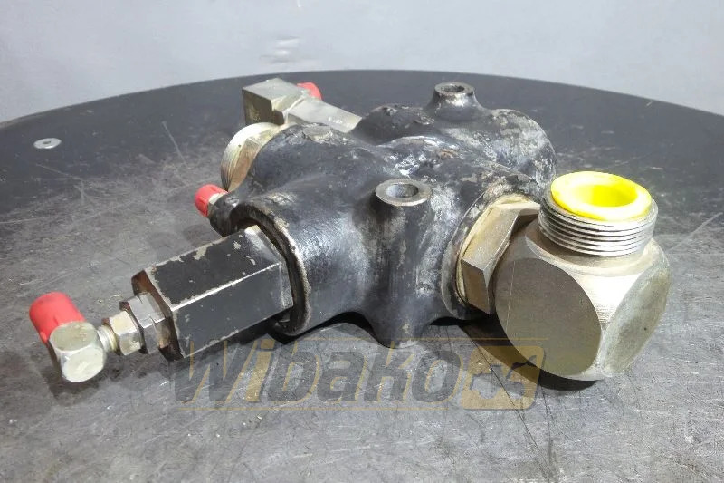 Case 921C - صمام هيدروليكي - آلات البناء: صورة 1 Case 921C - صمام هيدروليكي - آلات البناء: صورة 1