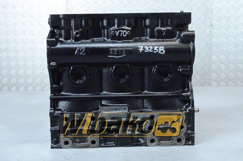 Crankcase for engine Yanmar 3TNV70 4Z12 - علبة المرافق - آلات البناء: صورة 1 Crankcase for engine Yanmar 3TNV70 4Z12 - علبة المرافق - آلات البناء: صورة 1