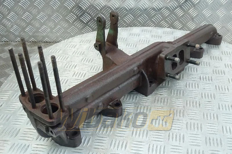 Deutz/Volvo TCD7.8/D8H 04913926/04913924RY - مشعب العادم - آلات البناء: صورة 1 Deutz/Volvo TCD7.8/D8H 04913926/04913924RY - مشعب العادم - آلات البناء: صورة 1