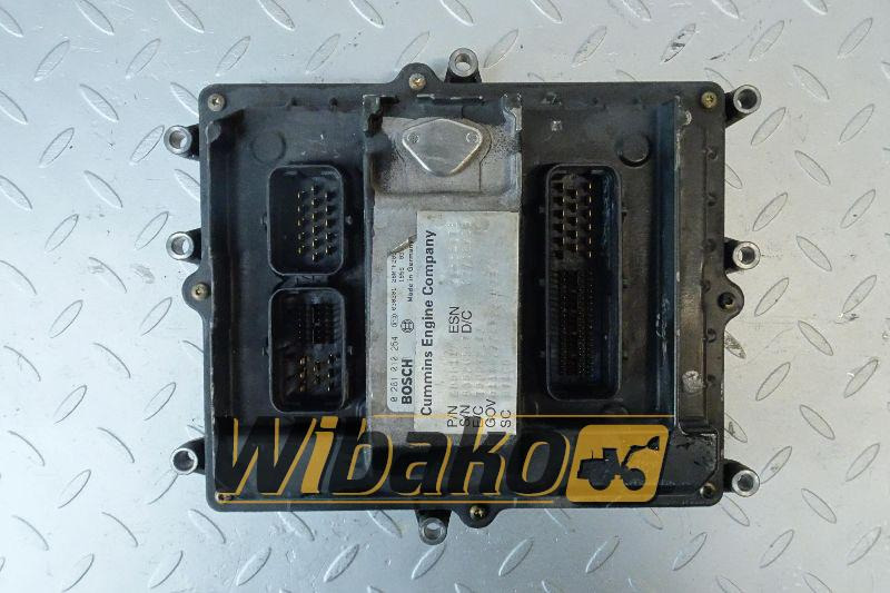 Engine computer Cummins 4898112 - وحدة تحكم الكتروني - آلات البناء: صورة 1 Engine computer Cummins 4898112 - وحدة تحكم الكتروني - آلات البناء: صورة 1
