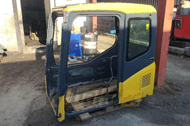 Komatsu PC290 - كابينة - آلات البناء: صورة 1 Komatsu PC290 - كابينة - آلات البناء: صورة 1