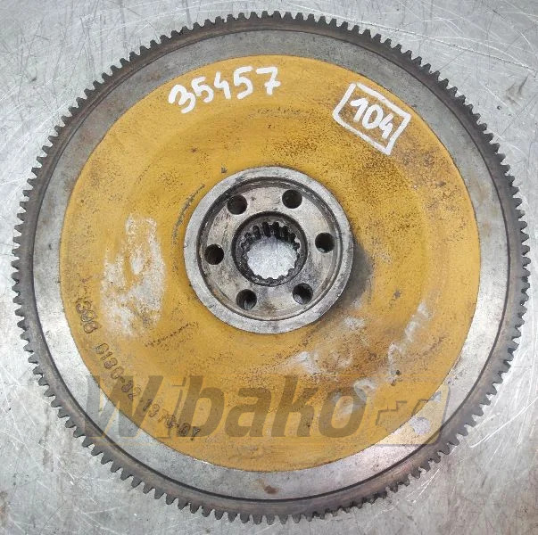 Komatsu S6D105-1 3986136-32-1370-0Y - دولاب الموازنة - آلات البناء: صورة 1 Komatsu S6D105-1 3986136-32-1370-0Y - دولاب الموازنة - آلات البناء: صورة 1