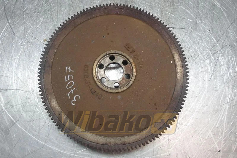 Komatsu S6D95L-1 6206-31-4240 - دولاب الموازنة - آلات البناء: صورة 1 Komatsu S6D95L-1 6206-31-4240 - دولاب الموازنة - آلات البناء: صورة 1