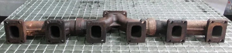 Volvo D12C 20533286 - مشعب العادم - آلات البناء: صورة 1 Volvo D12C 20533286 - مشعب العادم - آلات البناء: صورة 1