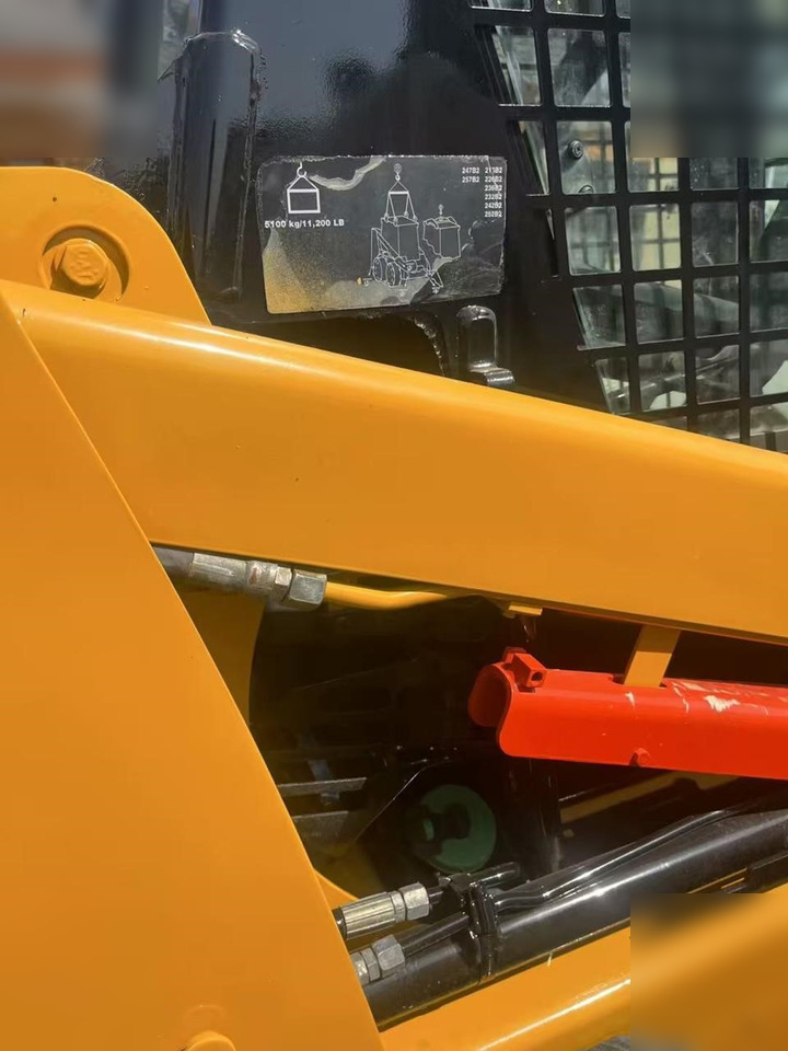 CATERPILLAR 226B3 - شيول صغير: صورة 2 CATERPILLAR 226B3 - شيول صغير: صورة 2