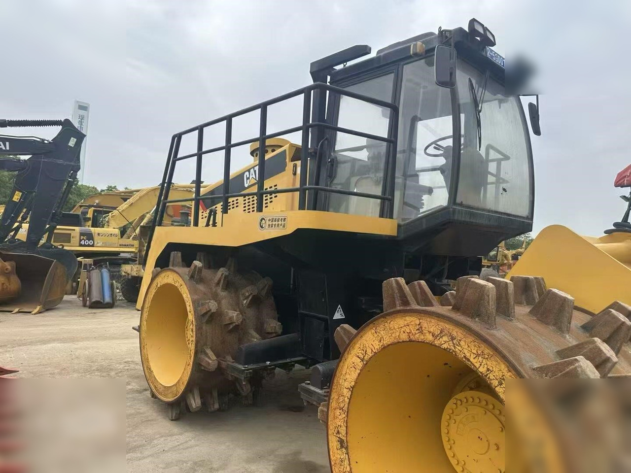 CATERPILLAR 816A - مدحلة ضاغطة: صورة 1 CATERPILLAR 816A - مدحلة ضاغطة: صورة 1