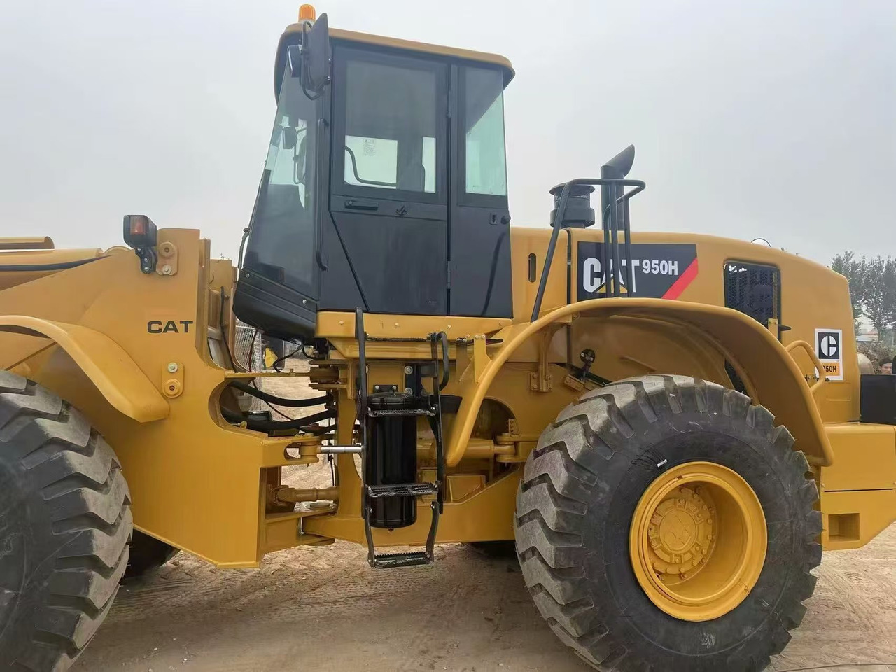 اللودر بعجل CATERPILLAR 950H: صورة 6
