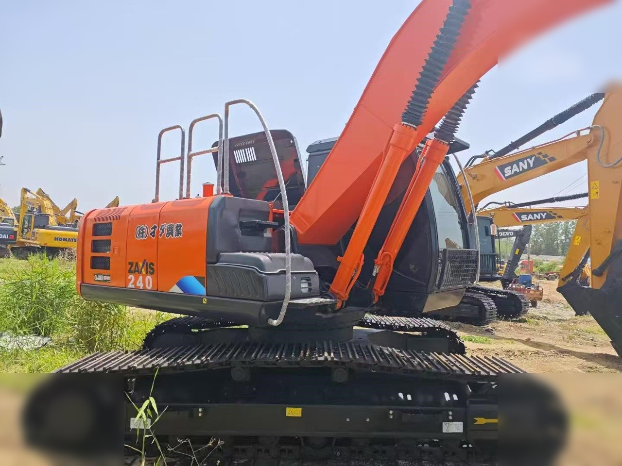 HITACHI ZX240 - حفار زحاف: صورة 1 HITACHI ZX240 - حفار زحاف: صورة 1