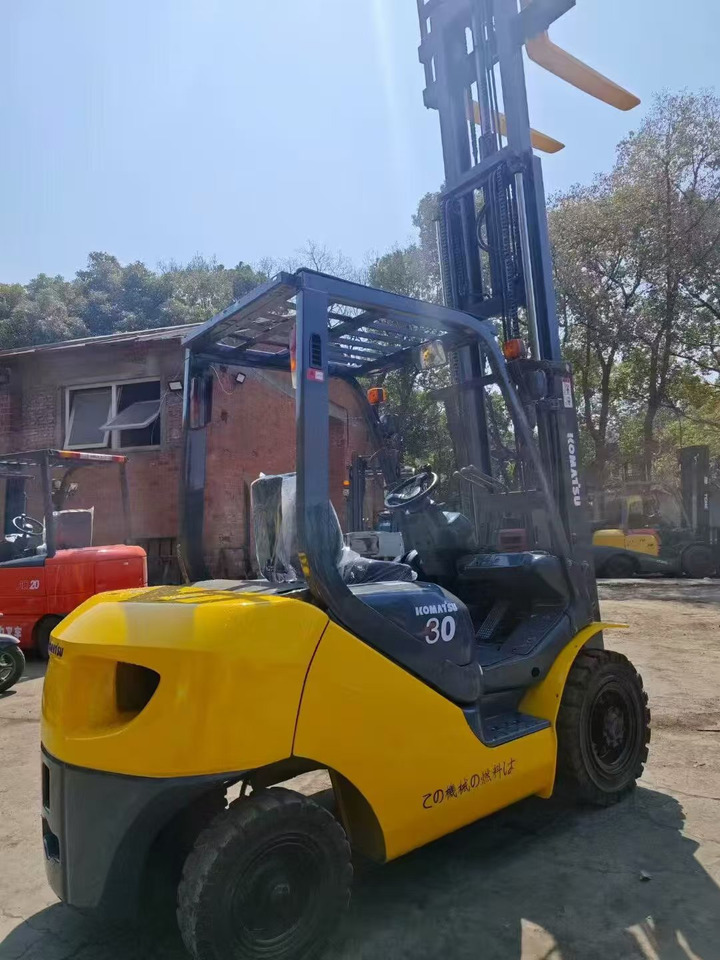 KOMATSU 3-ton - الرأسي رفع الصاري: صورة 5 KOMATSU 3-ton - الرأسي رفع الصاري: صورة 5