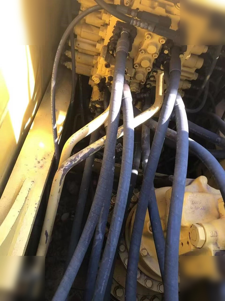 KOMATSU PC220-8 - حفار زحاف: صورة 4 KOMATSU PC220-8 - حفار زحاف: صورة 4