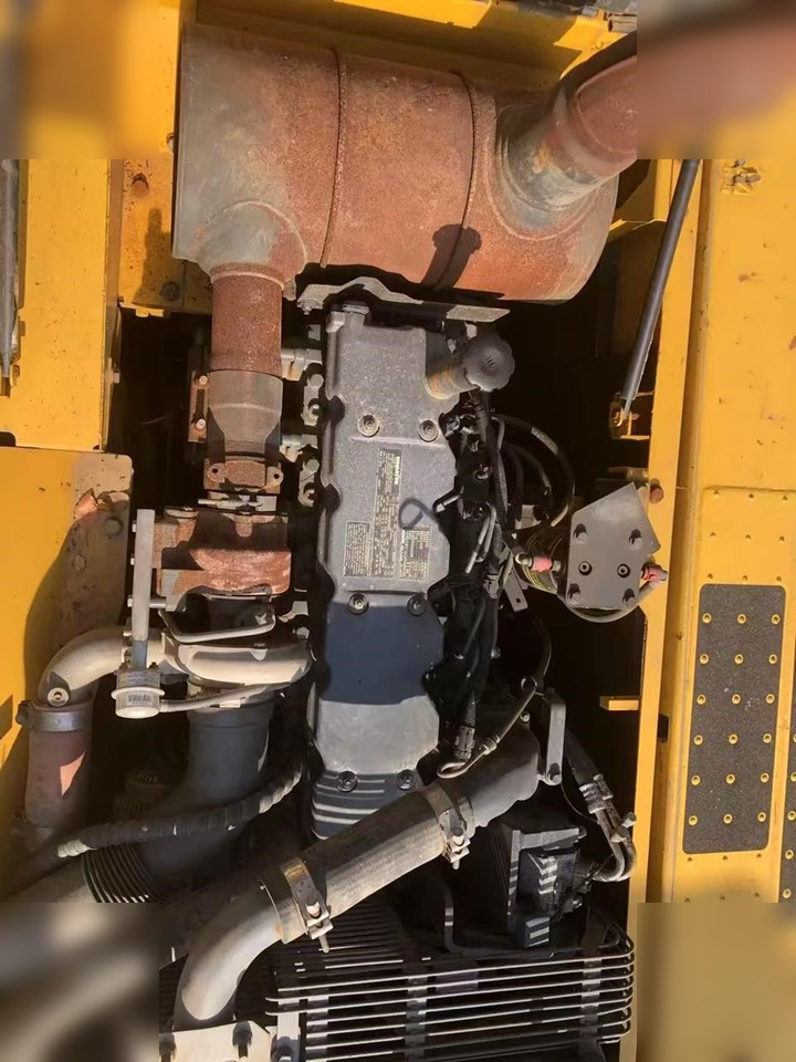 KOMATSU PC220-8 - حفار زحاف: صورة 5 KOMATSU PC220-8 - حفار زحاف: صورة 5