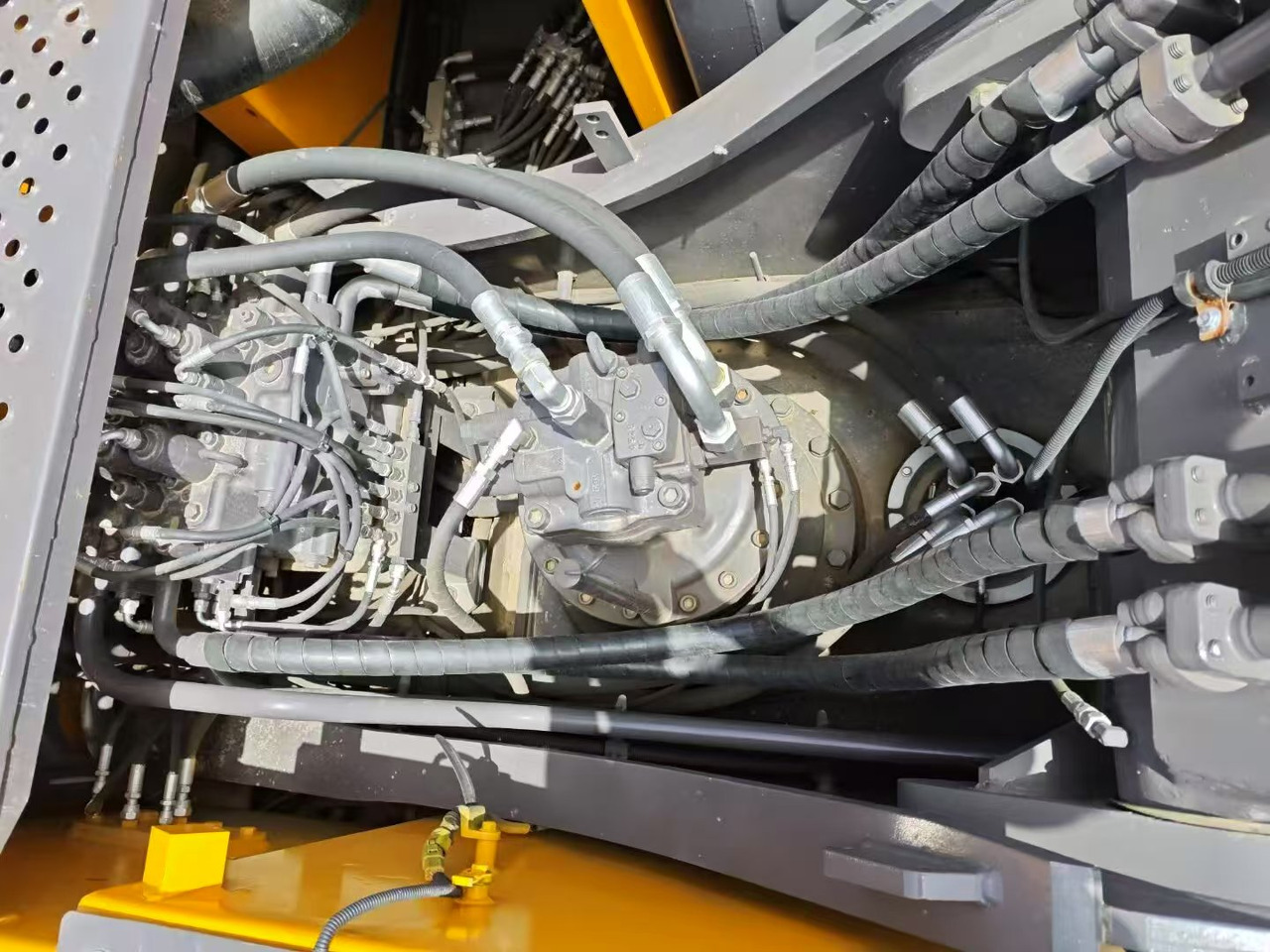 Volvo EC2500L - حفار زحاف: صورة 2 Volvo EC2500L - حفار زحاف: صورة 2