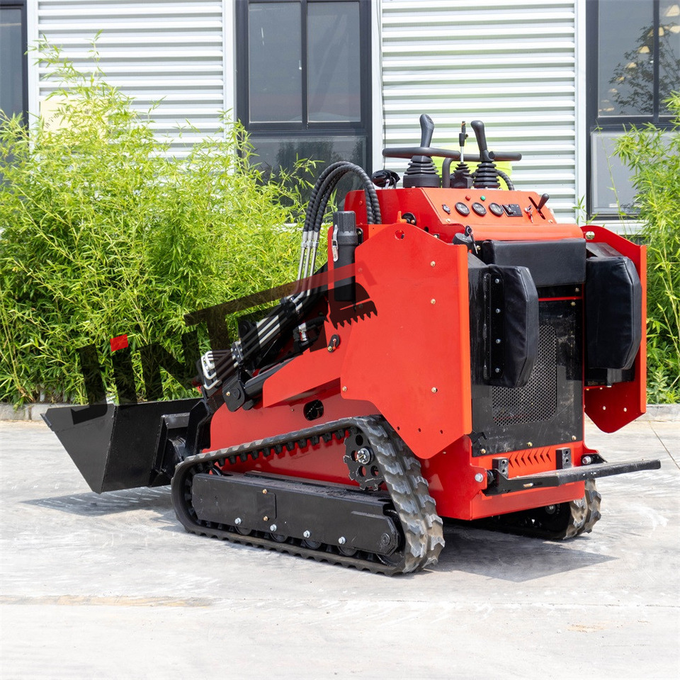 Powerful skid steer loader with different attachments - اللودر المجنزر صغير: صورة 4 Powerful skid steer loader with different attachments - اللودر المجنزر صغير: صورة 4