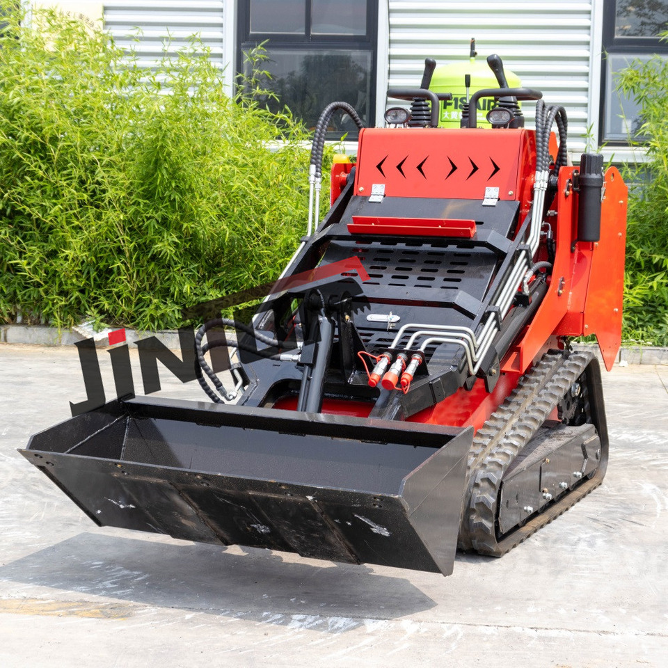Powerful skid steer loader with different attachments - اللودر المجنزر صغير: صورة 1 Powerful skid steer loader with different attachments - اللودر المجنزر صغير: صورة 1