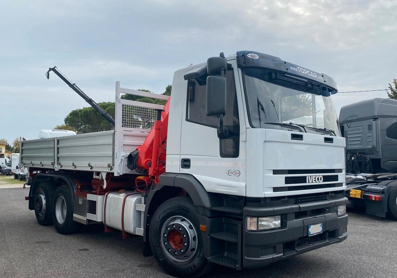 IVECO 440E38 RIBALTABILE TRILATERALE E GRU FASSI - شاحنات مسطحة, شاحنة كرين: صورة 3 IVECO 440E38 RIBALTABILE TRILATERALE E GRU FASSI - شاحنات مسطحة, شاحنة كرين: صورة 3