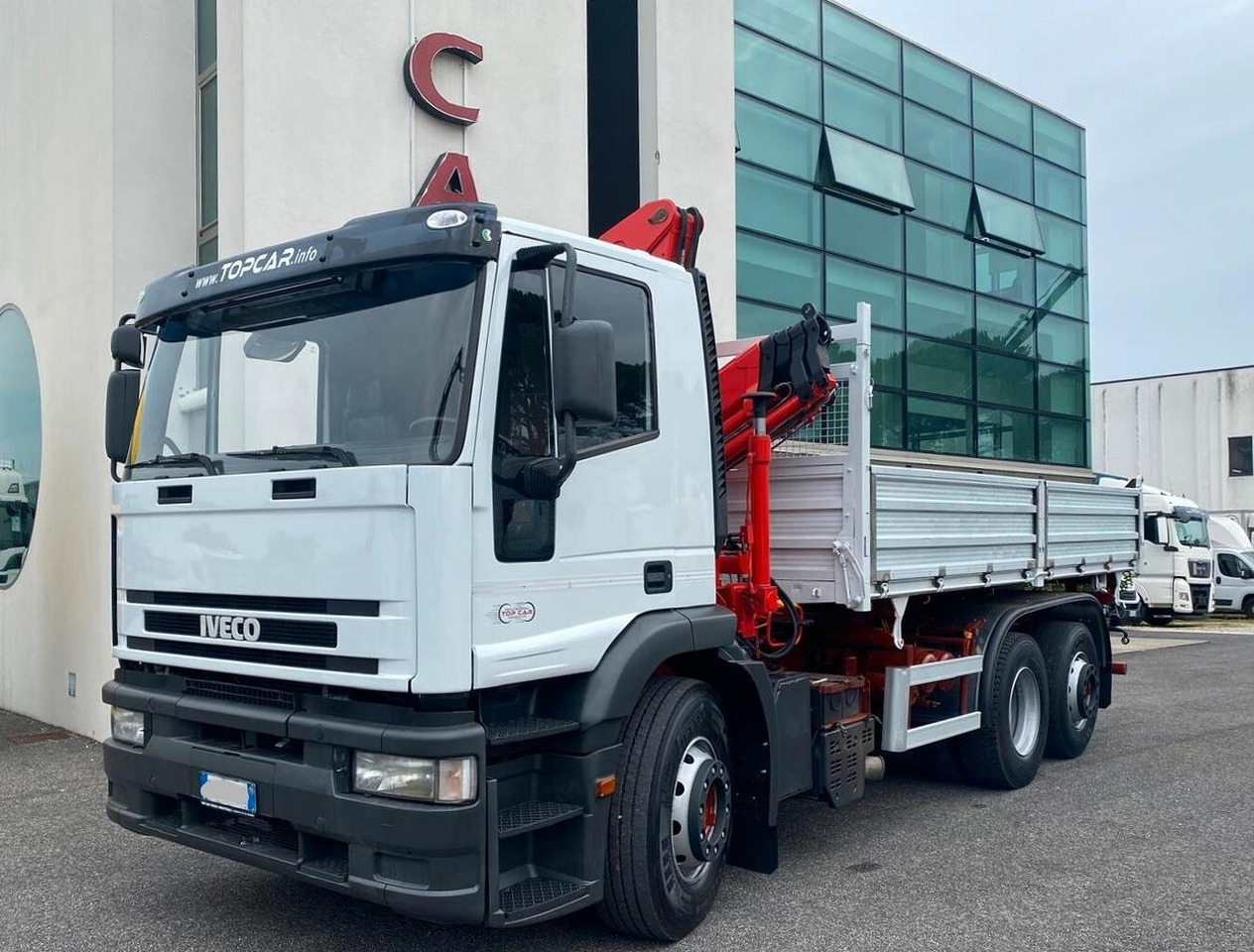 IVECO 440E38 RIBALTABILE TRILATERALE E GRU FASSI - شاحنات مسطحة, شاحنة كرين: صورة 2 IVECO 440E38 RIBALTABILE TRILATERALE E GRU FASSI - شاحنات مسطحة, شاحنة كرين: صورة 2