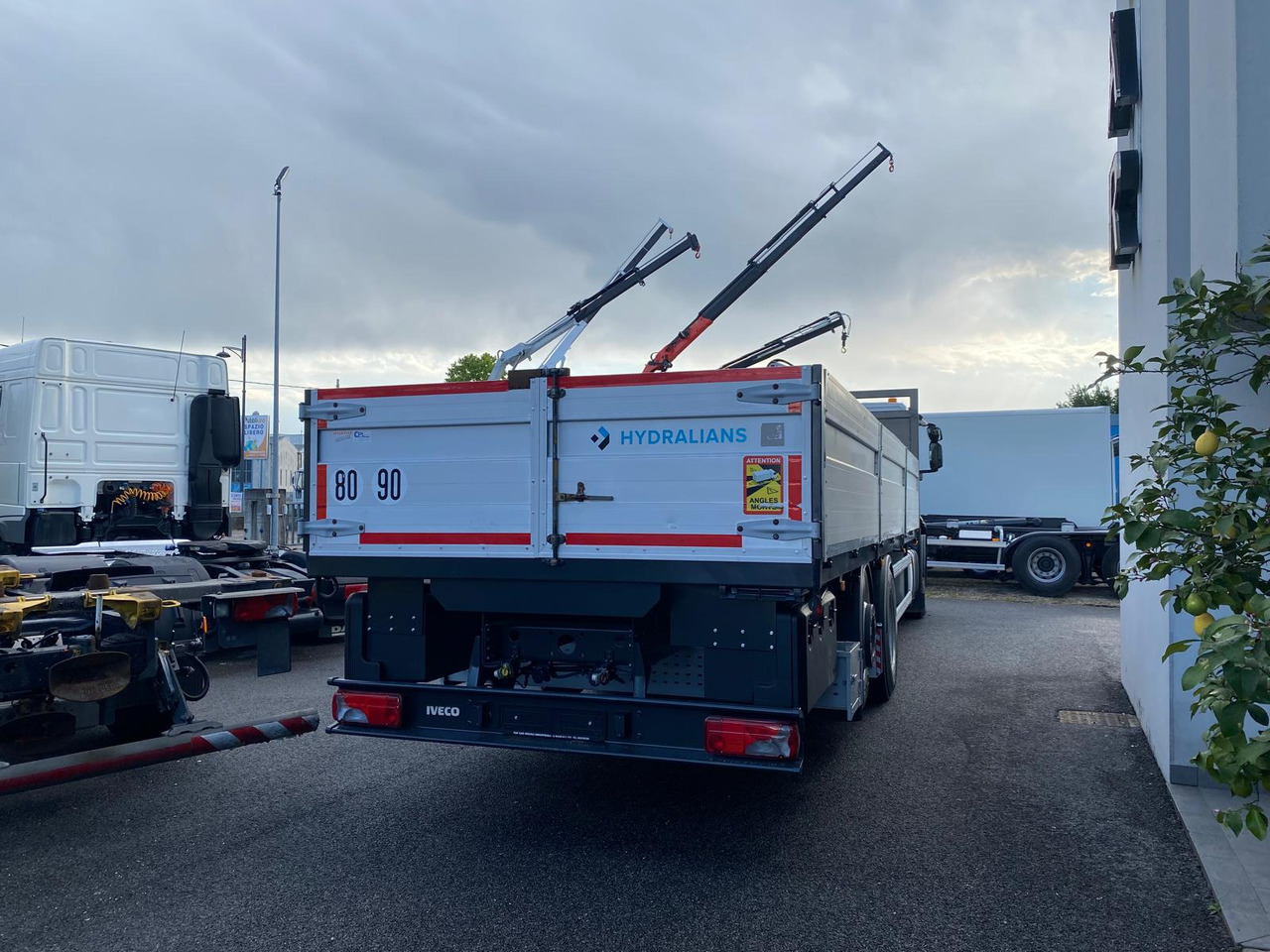 IVECO AD260S36 - شاحنات مسطحة: صورة 5 IVECO AD260S36 - شاحنات مسطحة: صورة 5