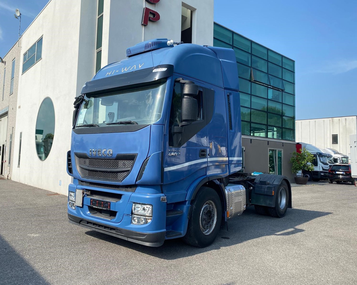 IVECO AS440T/P - وحدة جر: صورة 1 IVECO AS440T/P - وحدة جر: صورة 1