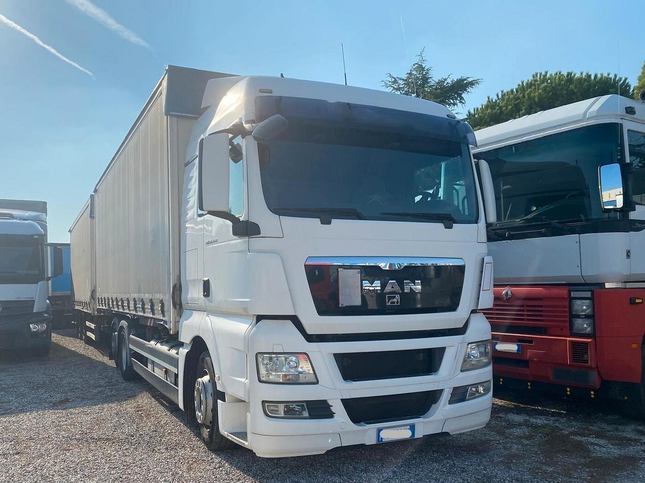 MAN TGX 26.440 CASSONE CENTINATO 2011 - شاحنة ستارة: صورة 2 MAN TGX 26.440 CASSONE CENTINATO 2011 - شاحنة ستارة: صورة 2