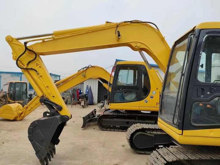 Cheap Used Komatsu PC60-7 Crawler Excavator with High Efficiency Used Heavy Machinery Komatsu P60-7 Digger Cheap for Sale - حفار زحاف: صورة 3 Cheap Used Komatsu PC60-7 Crawler Excavator with High Efficiency Used Heavy Machinery Komatsu P60-7 Digger Cheap for Sale - حفار زحاف: صورة 3