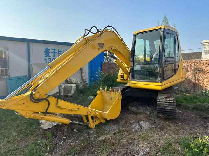 Cheap Used Komatsu PC60-7 Crawler Excavator with High Efficiency Used Heavy Machinery Komatsu P60-7 Digger Cheap for Sale - حفار زحاف: صورة 4 Cheap Used Komatsu PC60-7 Crawler Excavator with High Efficiency Used Heavy Machinery Komatsu P60-7 Digger Cheap for Sale - حفار زحاف: صورة 4
