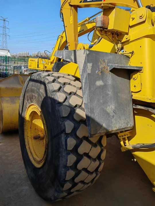 Good Condition Second Hand WA320-3 Front Wheel Loader for Cheap Price Hot Sale in China - جرافة حفار: صورة 3 Good Condition Second Hand WA320-3 Front Wheel Loader for Cheap Price Hot Sale in China - جرافة حفار: صورة 3