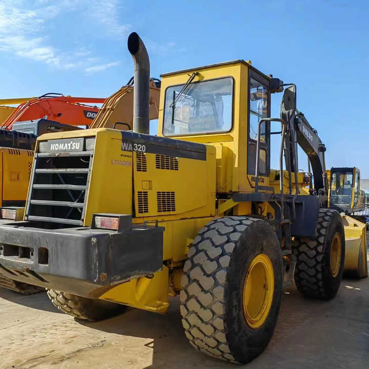 Good Condition Second Hand WA320-3 Front Wheel Loader for Cheap Price Hot Sale in China - جرافة حفار: صورة 1 Good Condition Second Hand WA320-3 Front Wheel Loader for Cheap Price Hot Sale in China - جرافة حفار: صورة 1